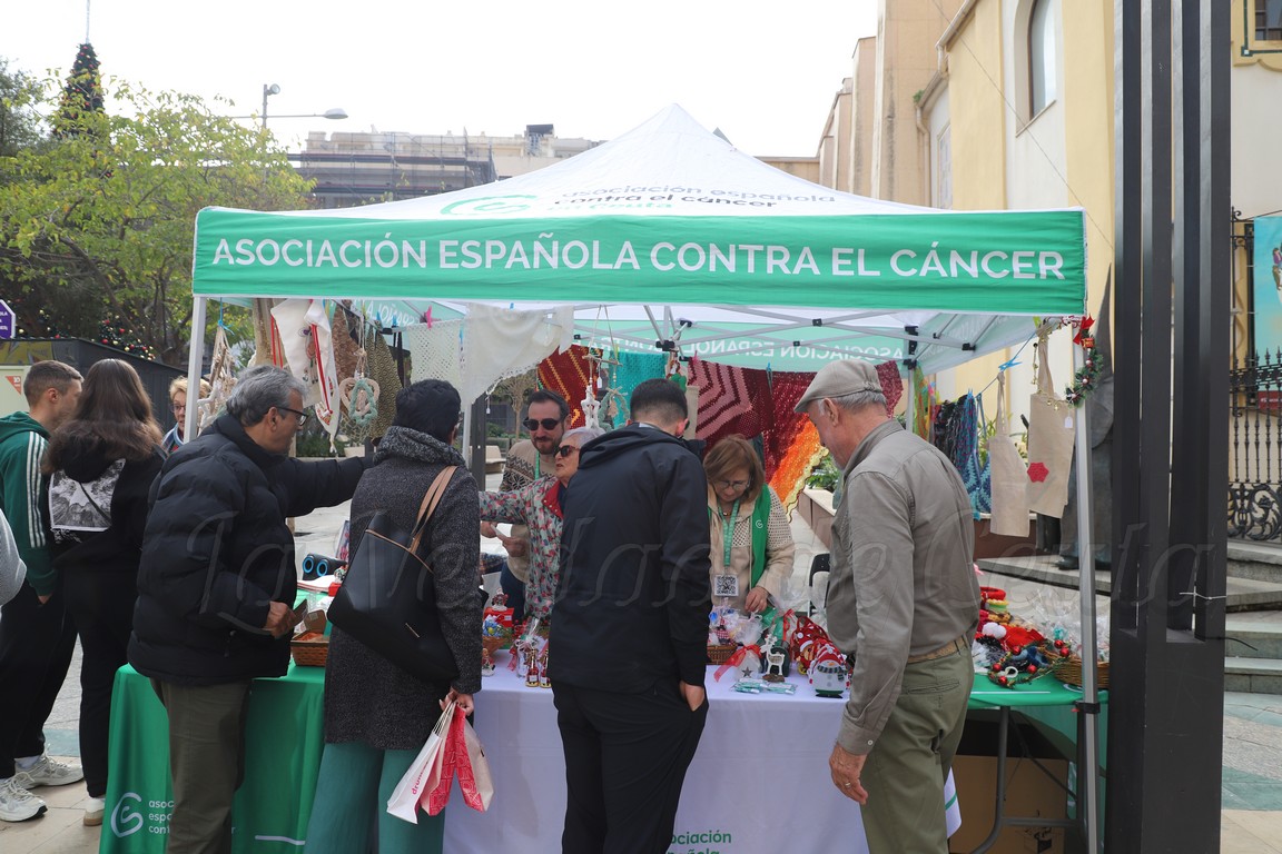 La AECC abre su mercadillo navideño en Ceuta para impulsar la solidaridad y financiar la lucha contra el cáncer