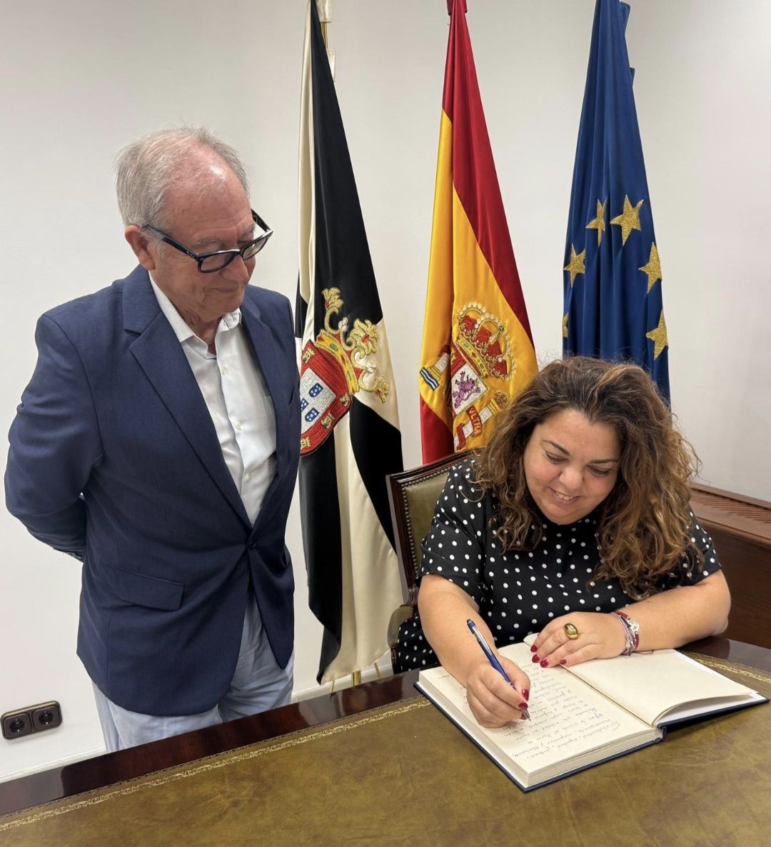 La delegada del Gobierno visita la nueva sede del Banco de Alimentos