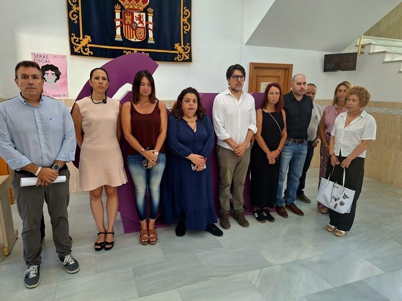 La Delegación del Gobierno guarda un minuto de silencio por las tres últimas víctimas de violencia de género