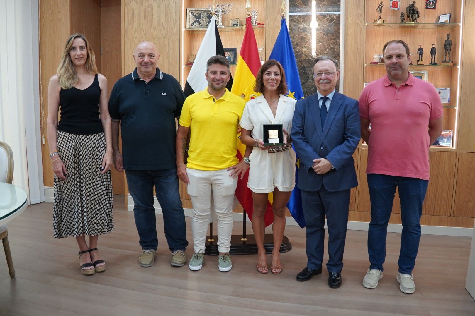 Vivas recibe a la atleta ceutí María Bohórquez