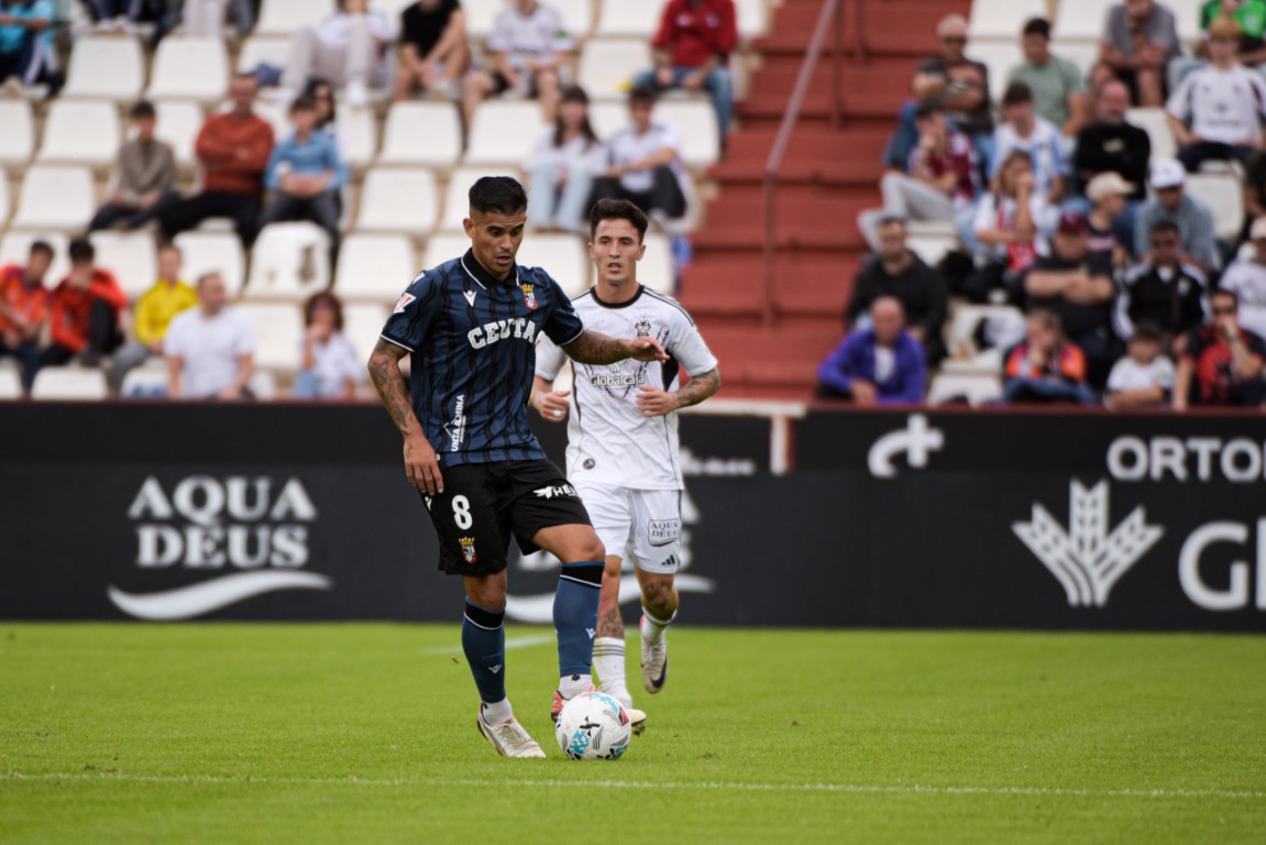 La AD Ceuta FC y CD Mirandés se enfrentan en un gran duelo de LaLiga HYPERMOTION en el Alfonso Murube