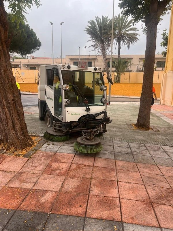 El plan de choque de limpieza llega a la barriada de Juan Carlos I