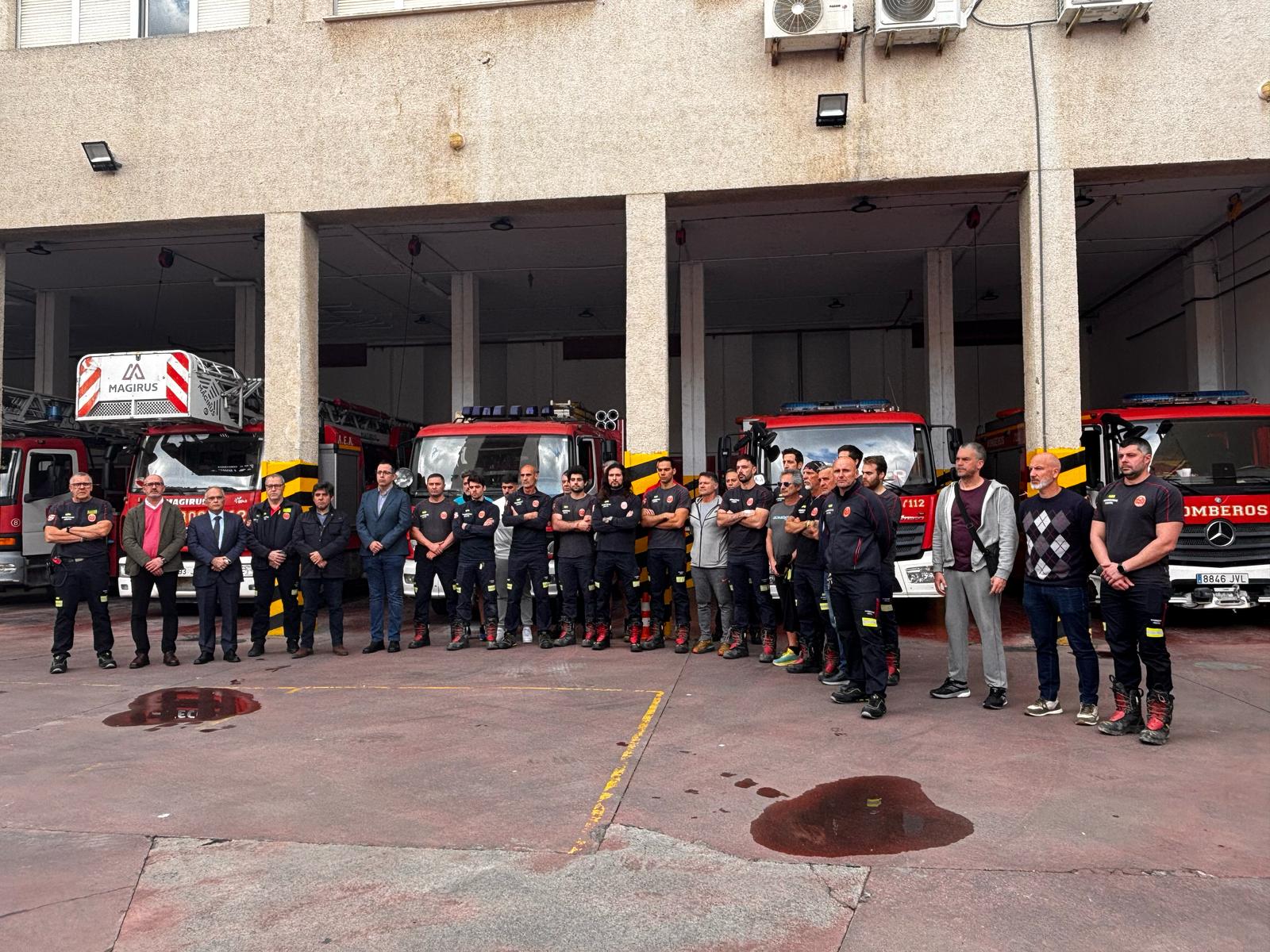 Los bomberos de Ceuta guardan un minuto de silencio por sus compañeros fallecidos en Madrid
