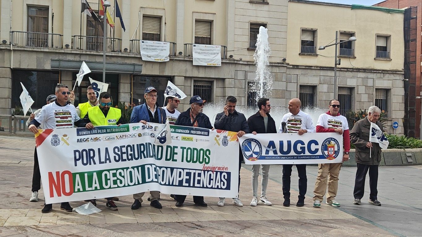 Baja participación en la protesta contra la cesión de competencias de inmigración a Cataluña