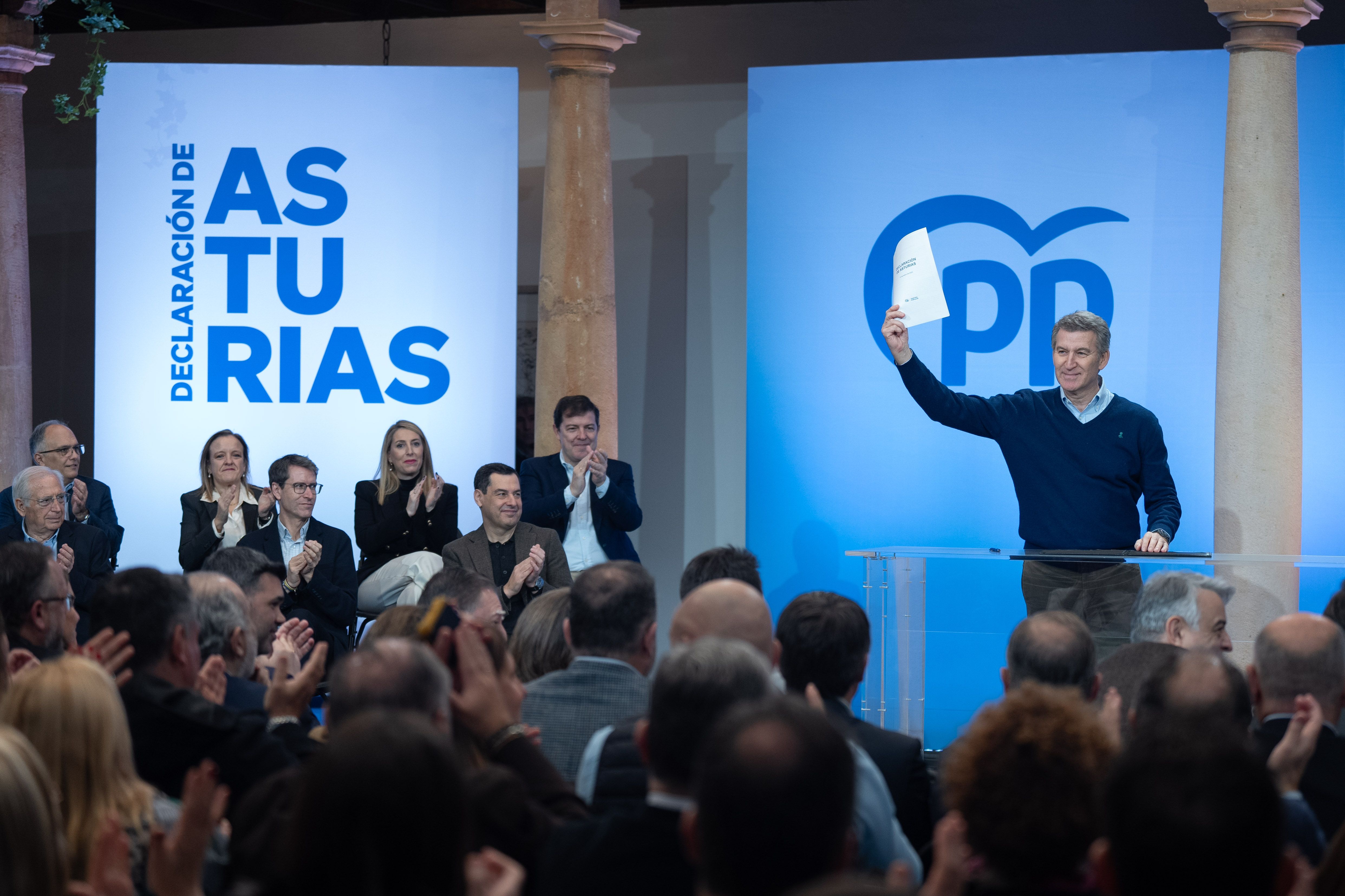 Feijóo y los presidentes del PP acuerdan soluciones en materia de vivienda “ante el fracaso del Gobierno”