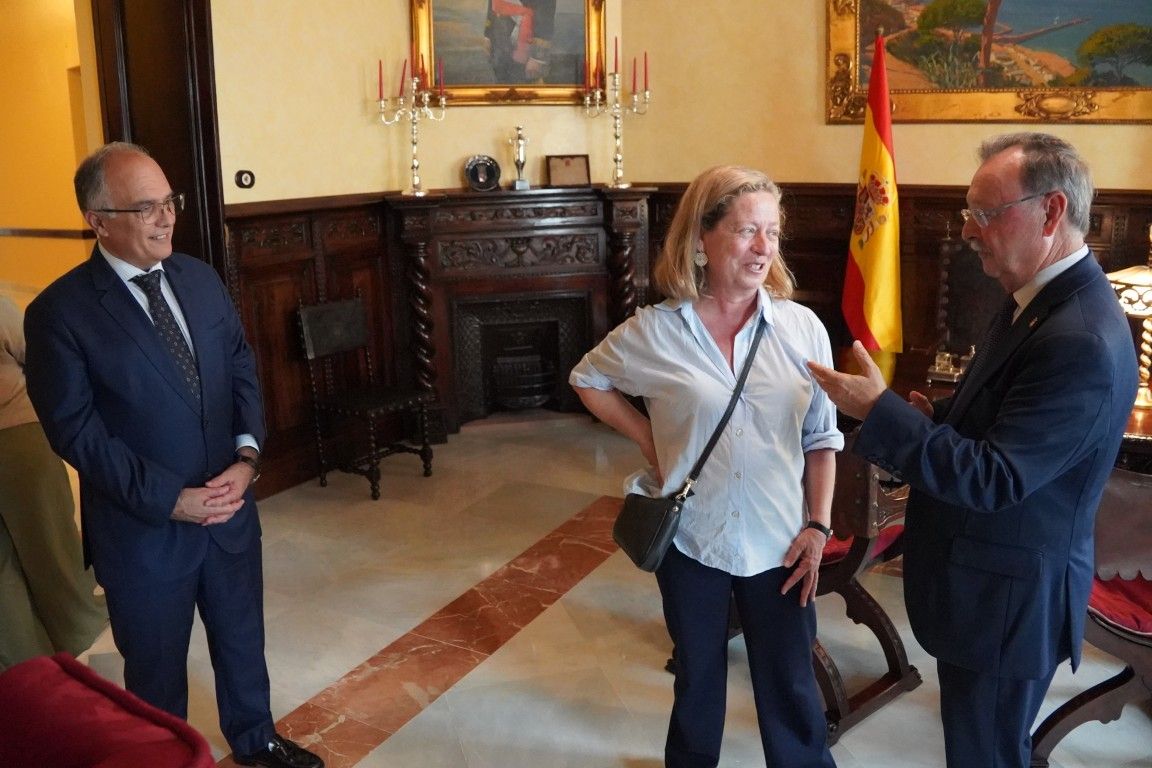 Vivas ofrece una recepción a la vicepresidenta del Parlamento de Canarias
