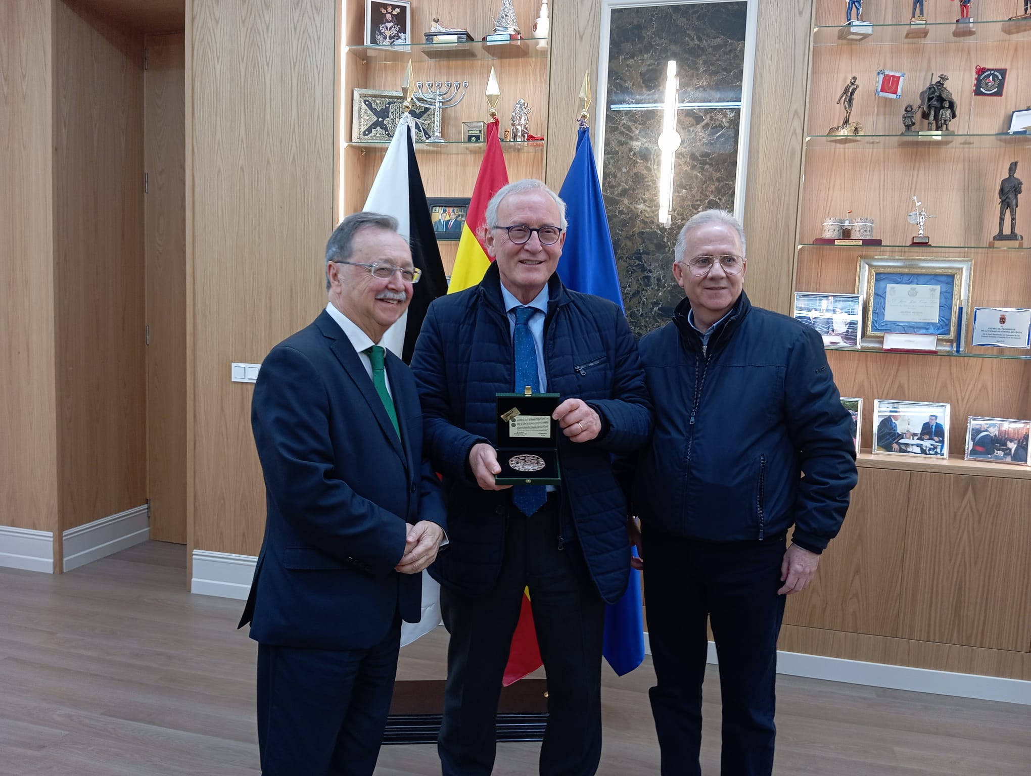 El presidente de la Ciudad recibe en su despacho al cardiólogo deportivo José Calabuig