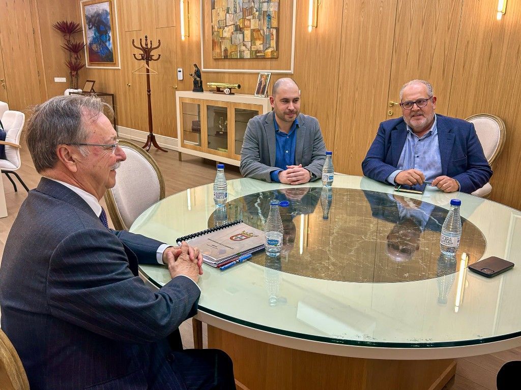 Pérez Triano mantiene su primera reunión institucional con Juan Vivas