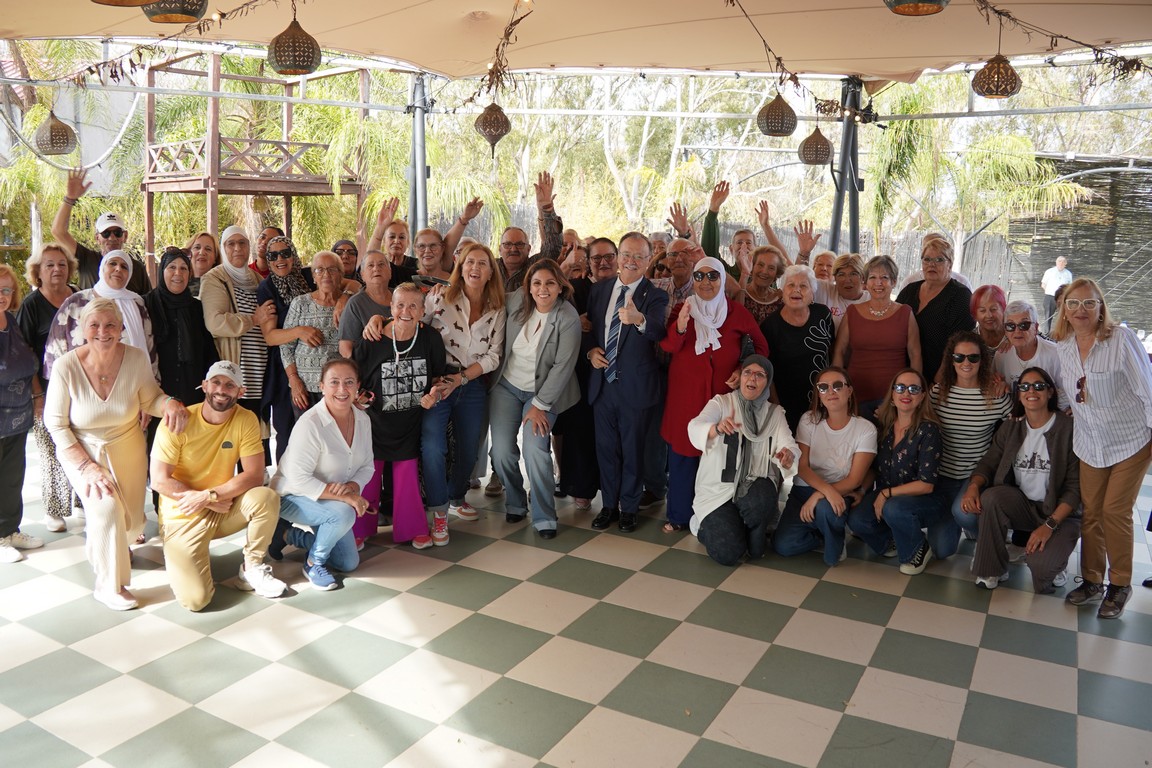 Los mayores celebran "La Mochila" en los Jardines del Sarao
