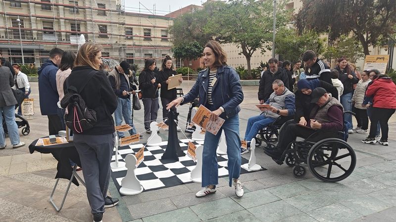 ACEFEP visibiliza en Ceuta la salud mental desde una perspectiva de género con una muestra en la Plaza de los Reyes