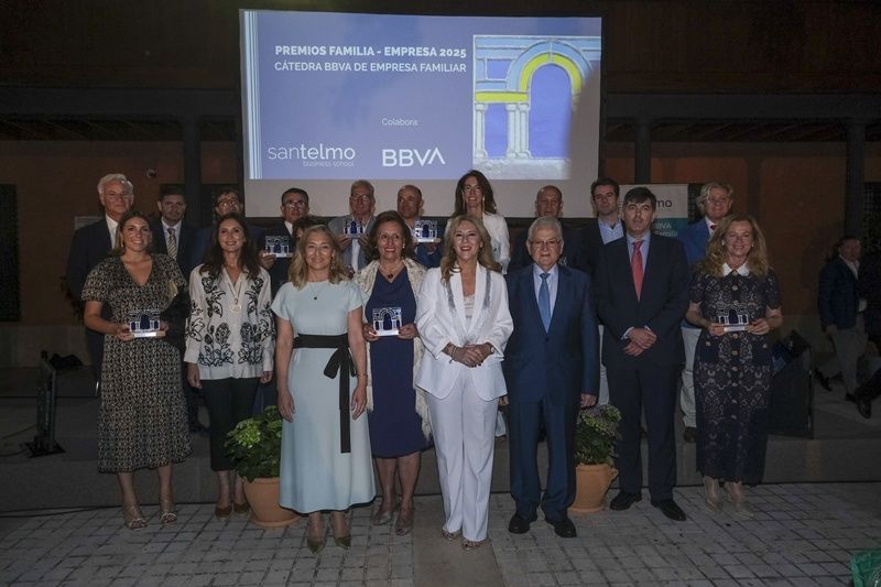 Doce familias empresarias reciben el  Premio Familia-Empresa 2025 de la Cátedra BBVA de San Telmo Business School 