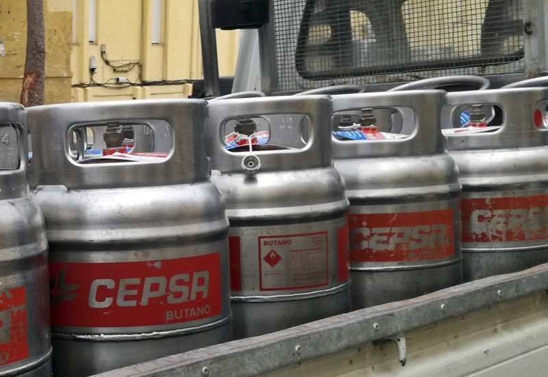 La Ciudad insta a CEPSA a solucionar los problemas para pedir una bombona de butano