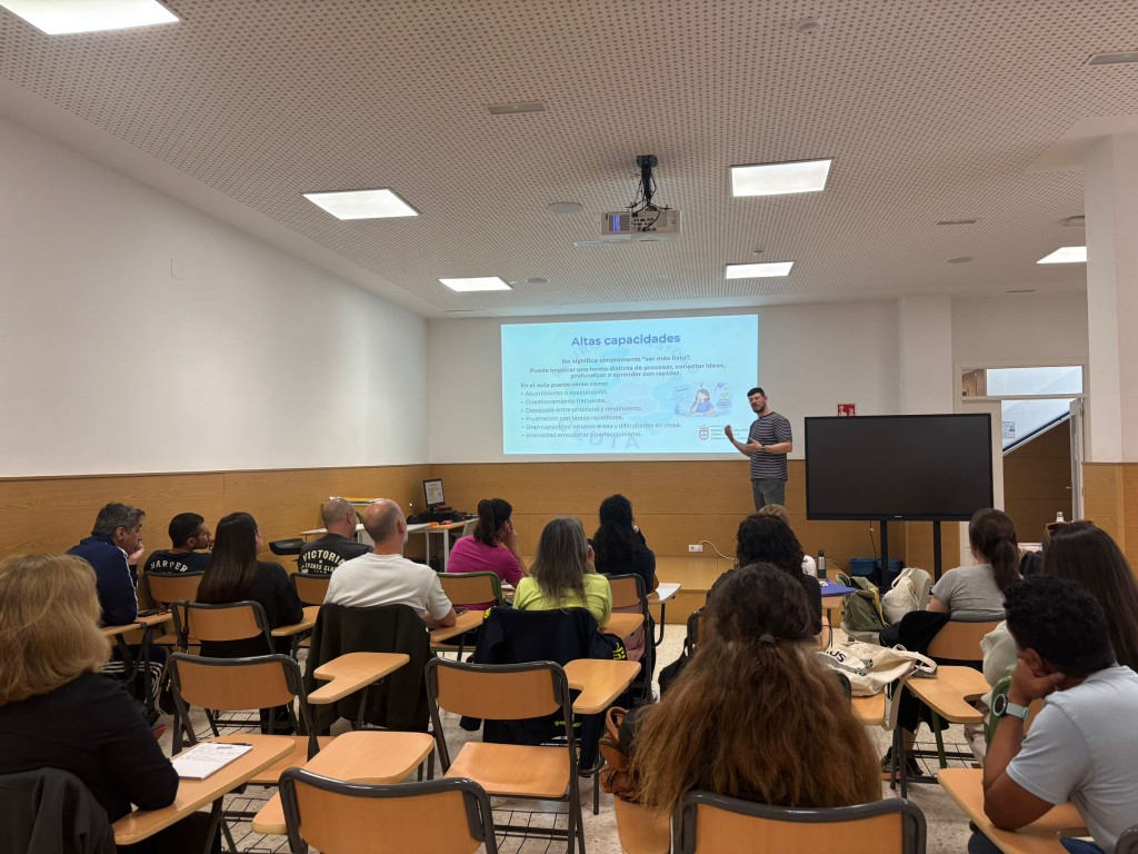 Neurodiversidad Ceuta acerca al profesorado del IES Puertas del Campo claves prácticas para atender la diversidad en el aula