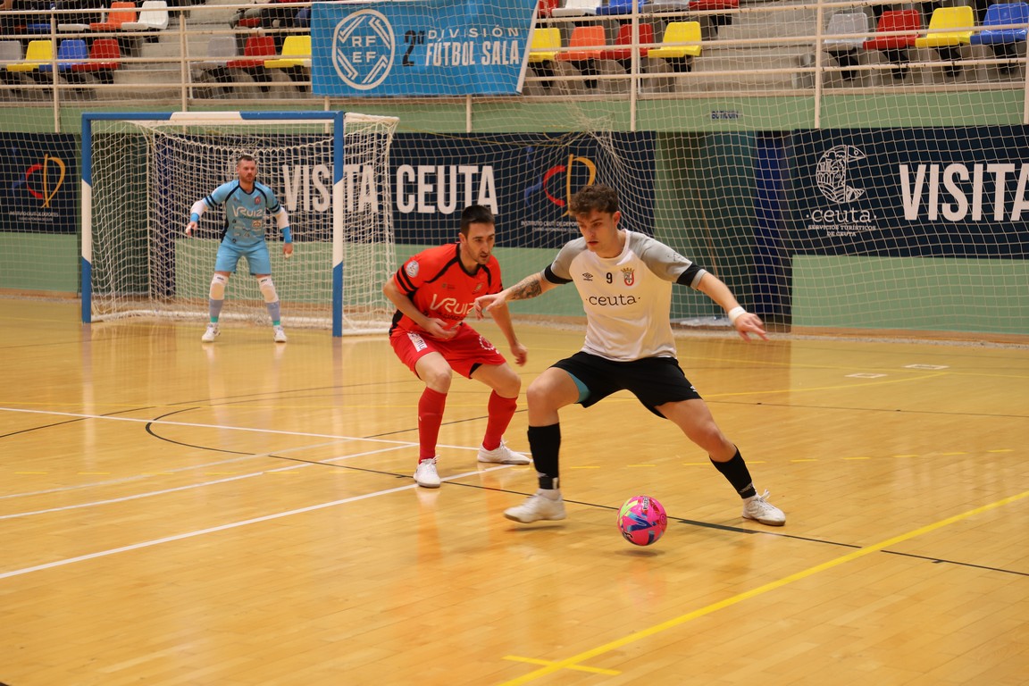 El Ceutí busca frenar su caída ante un Barça Atlètic que aún sueña con el ‘play-off’