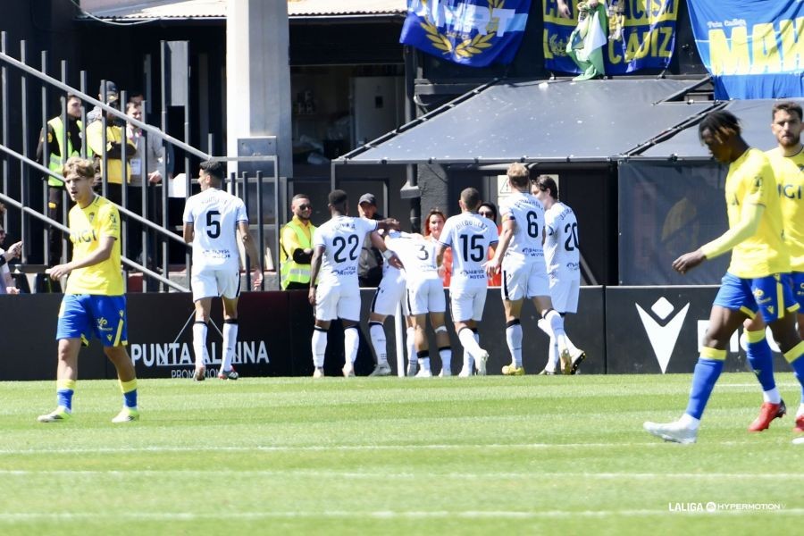 El Ceuta gana el “duelo de la redención” y deja al Cádiz más cerca de la zona peligrosa (2-1)