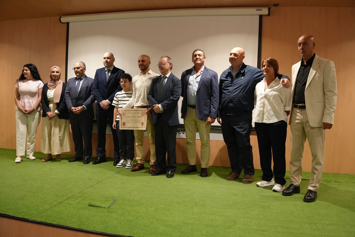 Vilal Ahmed recibe el reconocimiento de la Hermandad ‘El Ángulo’ por su trayectoria deportiva y militar