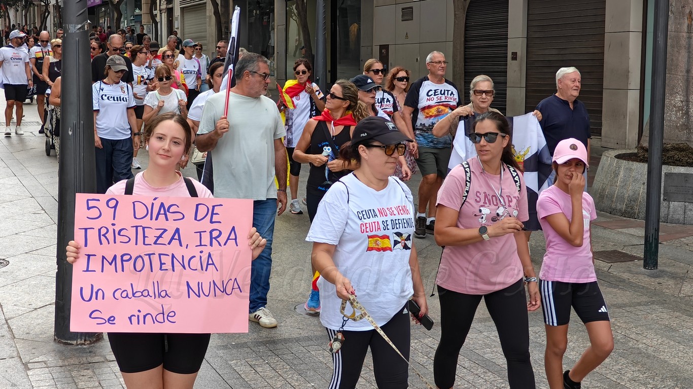 Ceuta vuelve a tomar la calle y lleva su protesta hasta El Tarajal