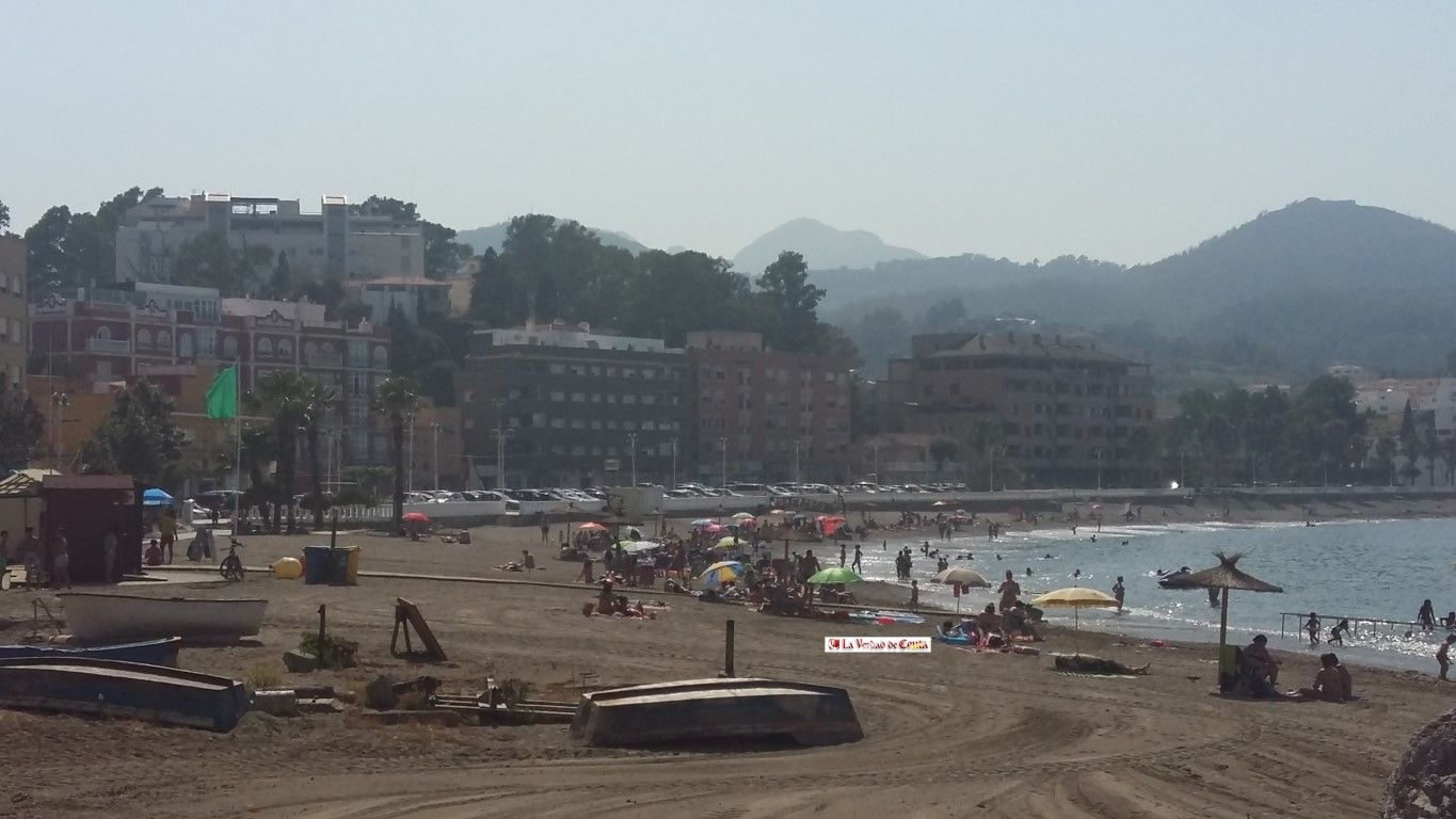 Primeras banderas amarillas en Ceuta tras 22 atenciones por picaduras de medusas