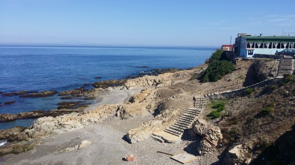 Activado el Servicio de Emergencias ante un vertido de fuel en la playa de la Bolera