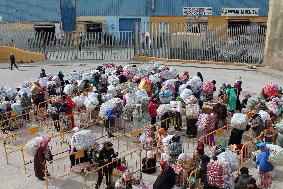 APDHA lamenta que el uso de carritos en el porteo sea sólo para lavar la imagen de Ceuta