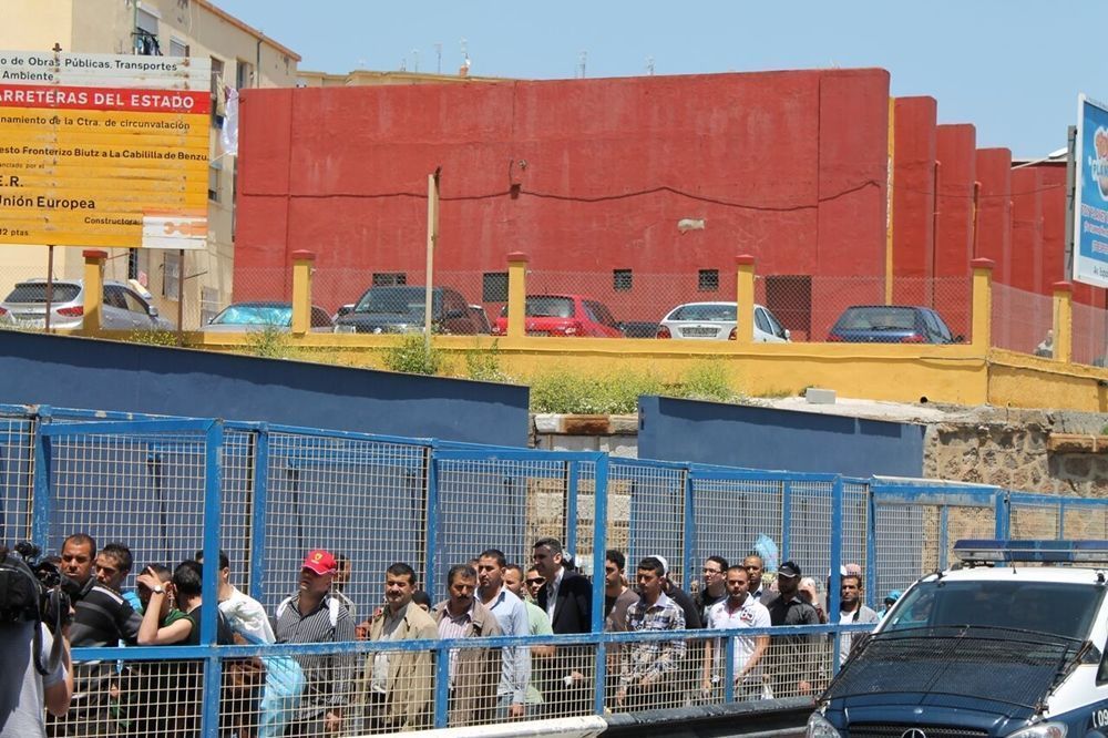 El efecto llamada del nuevo porteo por el Tarajal I provoca más entradas masivas este lunes