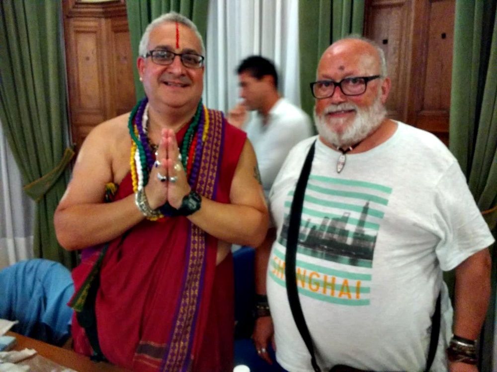 Juan Carlos Ramchandani con uno de sus muchos seguidores en Euskadi 16 08 18